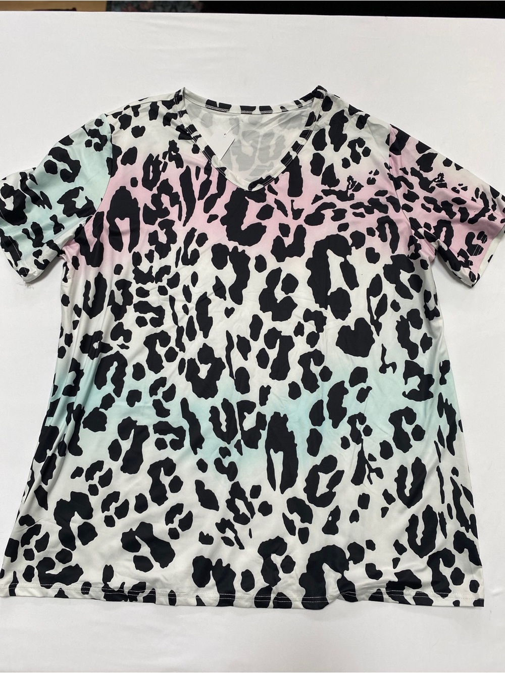 Boutique Pastel Ombre Leopard Print V-Neck Tee 3X Pastel Goth